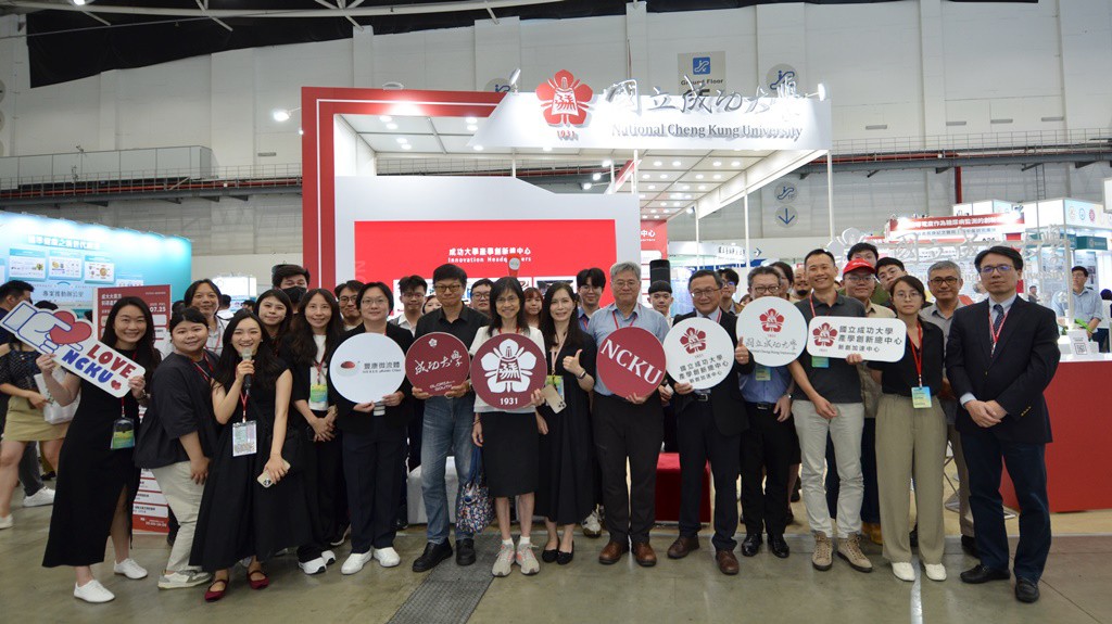 成大近30隊亮相亞洲生技展 聚焦AI、快篩與臨床場域應用