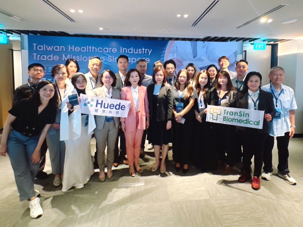 帶領 2025 台灣健康產業拓銷團赴新加坡、印尼